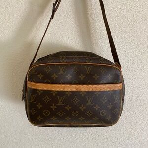 LOUIS VUITTON Reporter Handbag in EUC Authentic